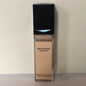 Givenchy Matissime Velvet Foundation